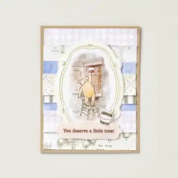 くまのプーさんが小棚からおやつを取ろうとしているイラスト。"You deserve a little treat"というメッセージが書かれたカード。